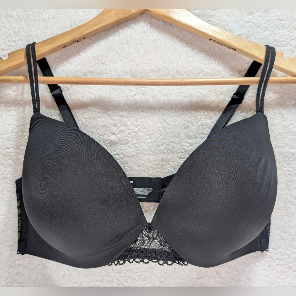 Gap Body 36D Black Wireless Uplift Pushup Bra Lightly Padded Crisscross Back